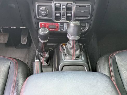 Used 2023 Jeep Wrangler Unlimited Rubicon w/ Cold Weather Group AWD/4WD image 18