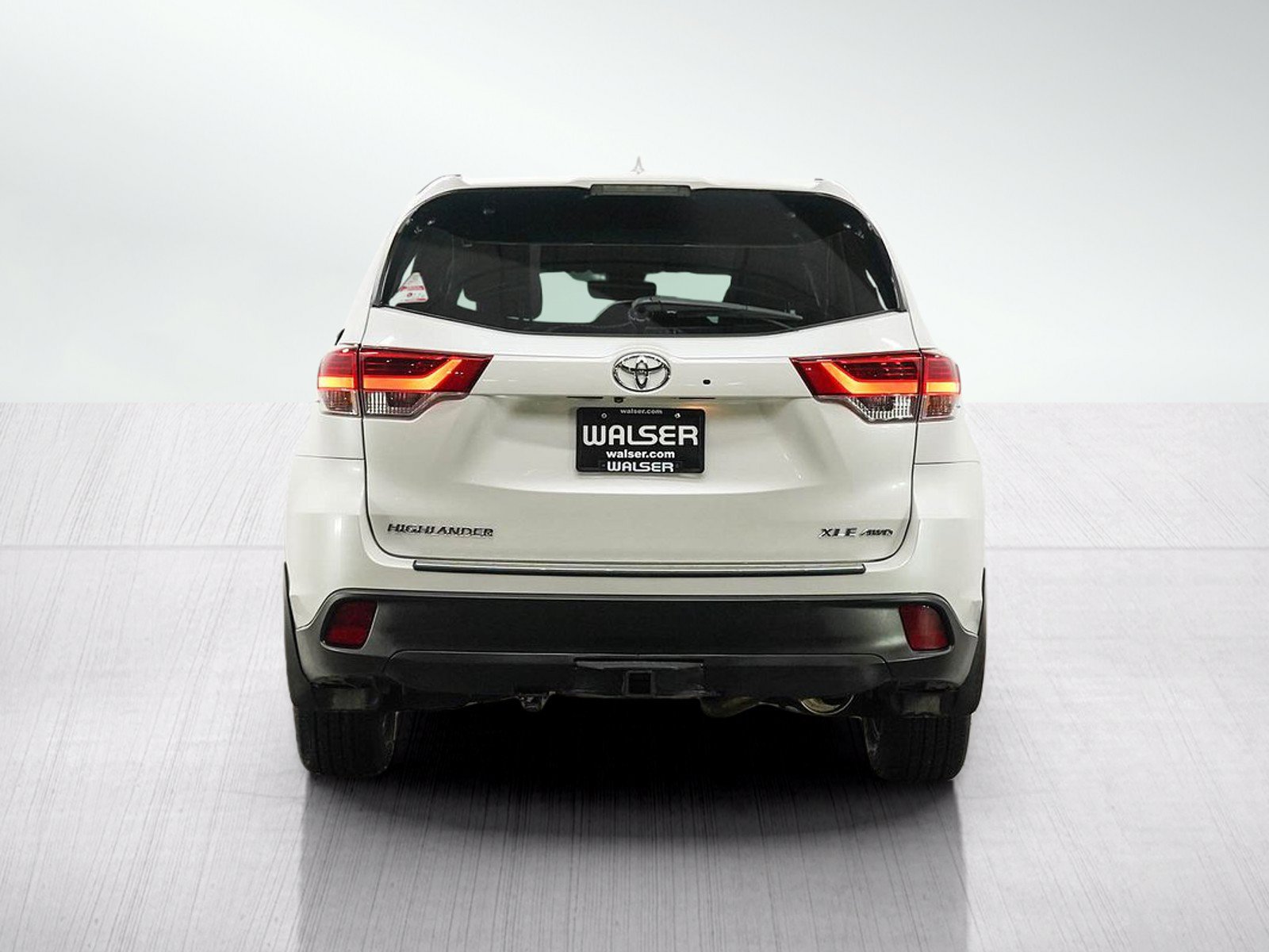 Used 2019 Toyota Highlander XLE AWD/4WD image 4