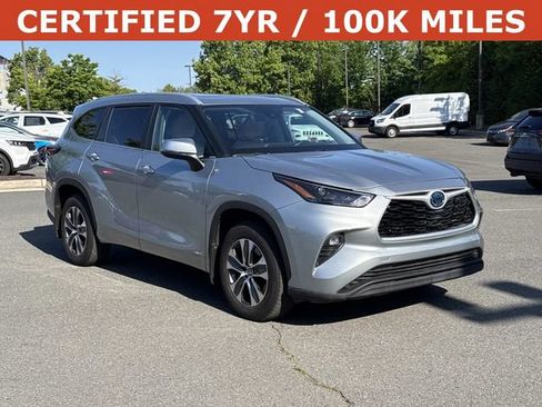 Used 2024 Toyota Highlander XLE AWD/4WD image 1
