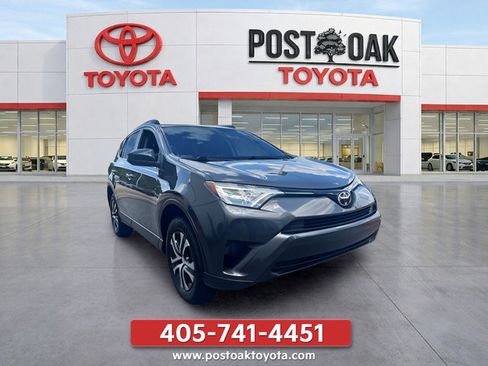 Used 2017 Toyota RAV4 LE FWD image 11
