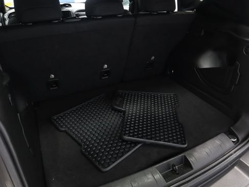 Used 2022 Jeep Renegade Altitude AWD/4WD image 18