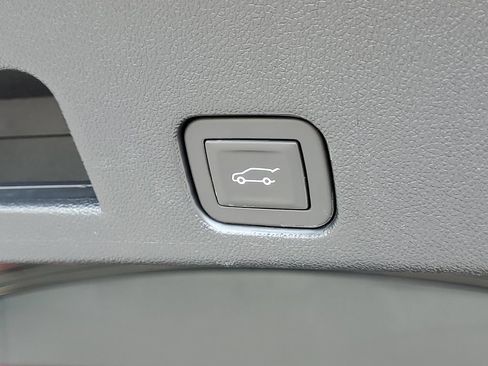 Used 2025 Chevrolet Traverse LT w/ Driver Confidence Package FWD image 34