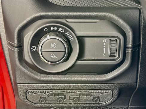 Used 2024 Jeep Gladiator Mojave w/ Convenience Group AWD/4WD image 10
