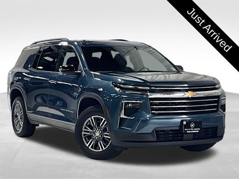 Used 2026 Chevrolet Traverse LT w/ Driver Confidence Package AWD/4WD image 1