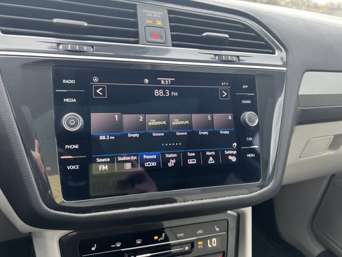 Certified 2023 Volkswagen Tiguan SE w/ Panoramic Sunroof Package image 22