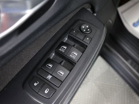Used 2016 Jeep Cherokee Latitude AWD/4WD image 29