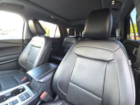 Used 2021 Ford Explorer Limited w/ Equipment Group 301A RWD image 26