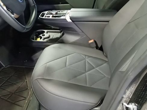 Used 2024 BMW iX xDrive50 AWD/4WD image 9