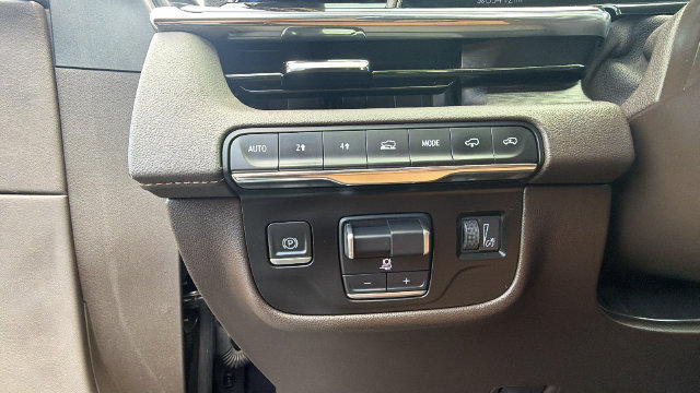 Used 2022 Cadillac Escalade ESV Premium Luxury w/ Performance Package AWD/4WD image 23