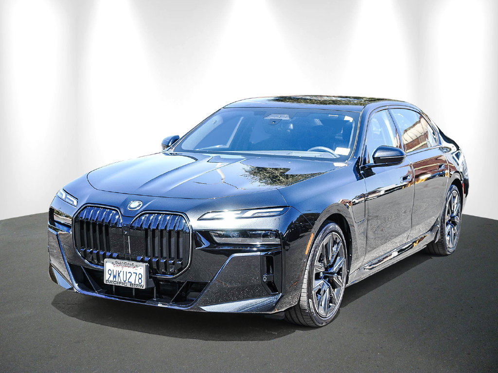 Used 2026 BMW 750e xDrive AWD/4WD image 3