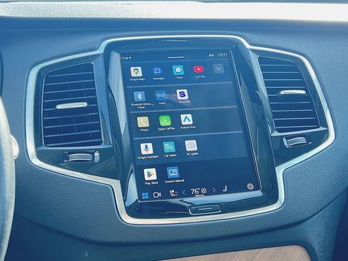 Used 2023 Volvo XC90 B6 Plus w/ Protection Package Premier image 18