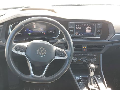 Used 2024 Volkswagen Jetta SE image 17
