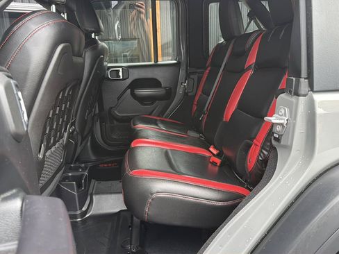 Used 2018 Jeep Wrangler Unlimited Rubicon AWD/4WD image 13