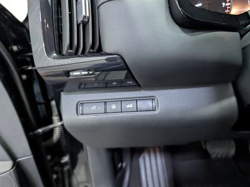 Used 2025 Nissan Pathfinder SV FWD image 20