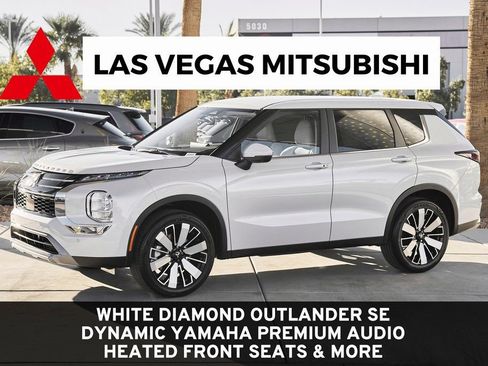 Used 2025 Mitsubishi Outlander SE image 1