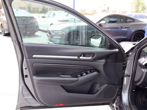 Used 2021 Nissan Altima 2.5 SL FWD image 12