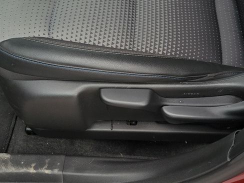 Used 2025 Chevrolet Trax LT FWD image 15