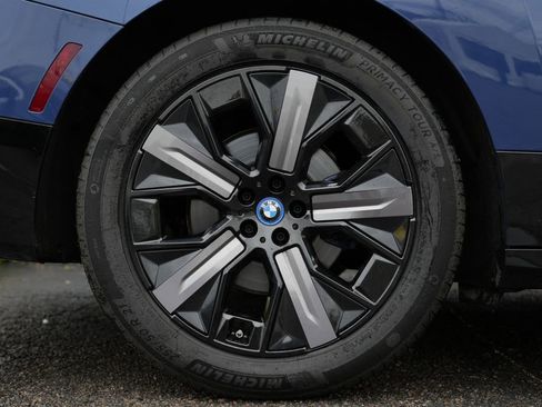 Used 2023 BMW iX xDrive50 w/ Premium Package AWD/4WD image 11