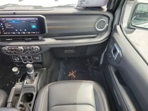 Used 2024 Jeep Wrangler Unlimited Sahara AWD/4WD image 15