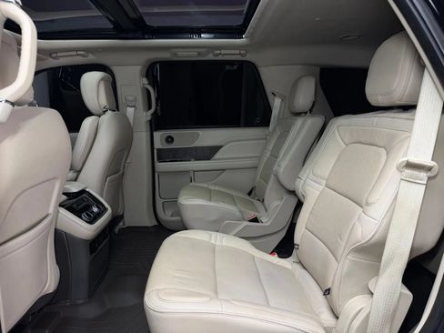 Used 2018 Lincoln Navigator Select AWD/4WD image 22