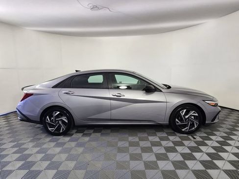 Certified 2025 Hyundai Elantra Sport FWD image 6