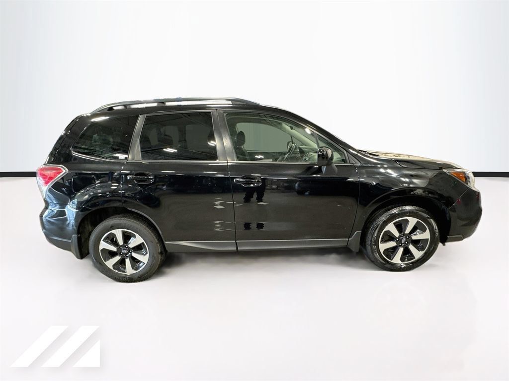 Used 2018 Subaru Forester 2.5i Premium w/ All-Weather Package AWD/4WD image 4