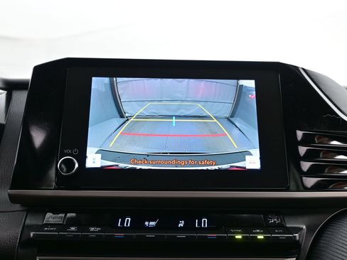Used 2025 Toyota Camry SE w/ Convenience Package FWD image 18