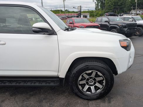 Used 2023 Toyota 4Runner TRD Off-Road Premium w/ Moonroof Package AWD/4WD image 10