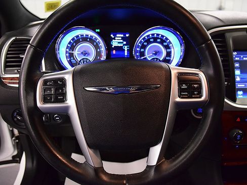Used 2013 Chrysler 300 RWD image 17