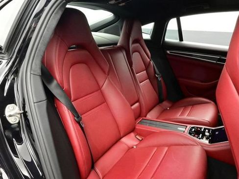 Certified 2024 Porsche Cayenne AWD/4WD image 17