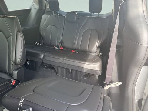 New 2026 Chrysler Pacifica Select image 16