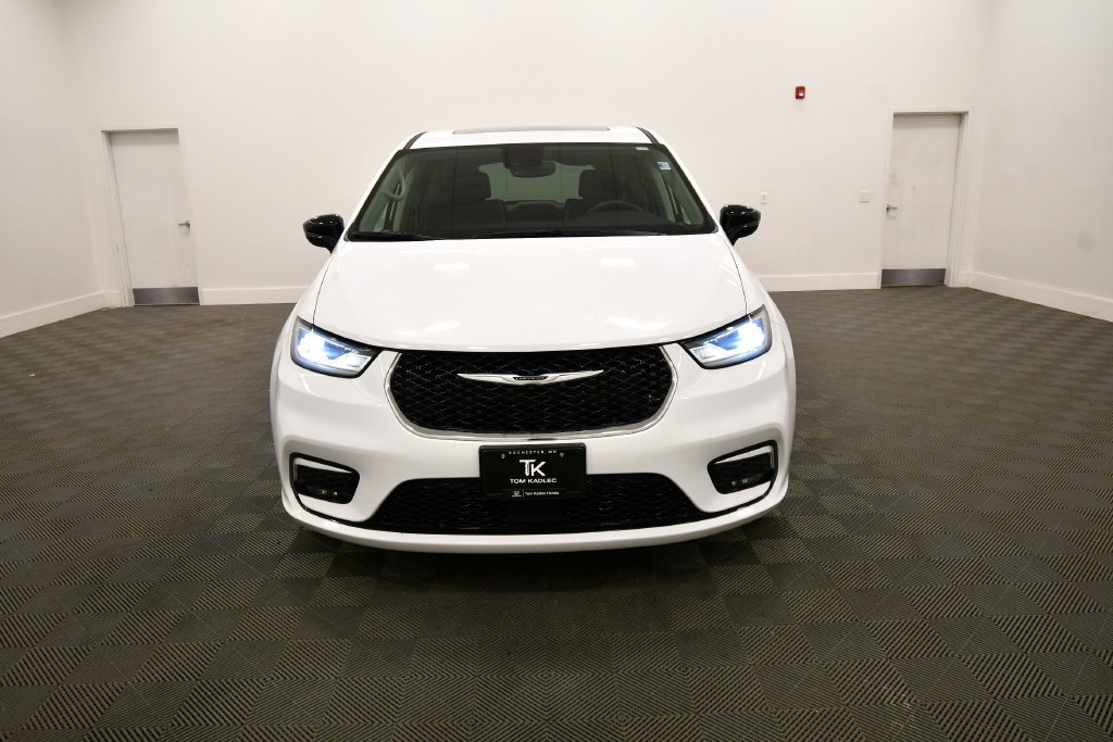 Used 2024 Chrysler Pacifica Limited FWD image 11