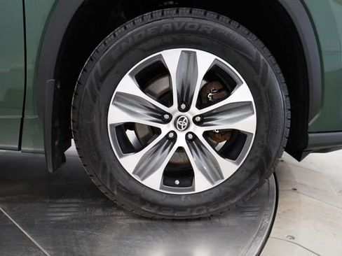 Used 2023 Toyota Highlander XLE image 97