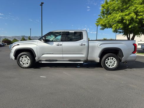Used 2022 Toyota Tundra SR5 w/ SR5 Premium Package AWD/4WD image 4