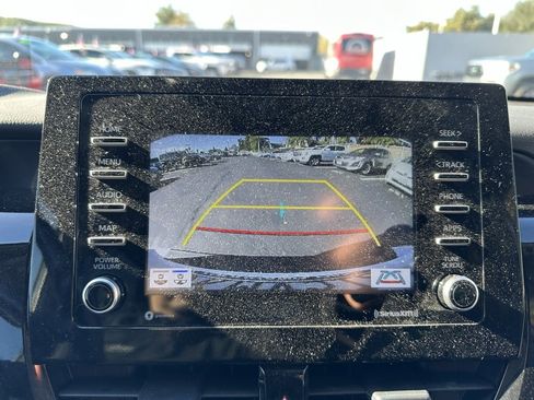 Used 2024 Toyota Camry SE image 11