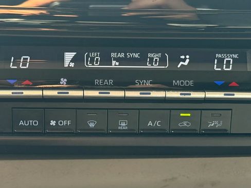 Used 2021 Toyota Sienna XLE AWD/4WD image 20