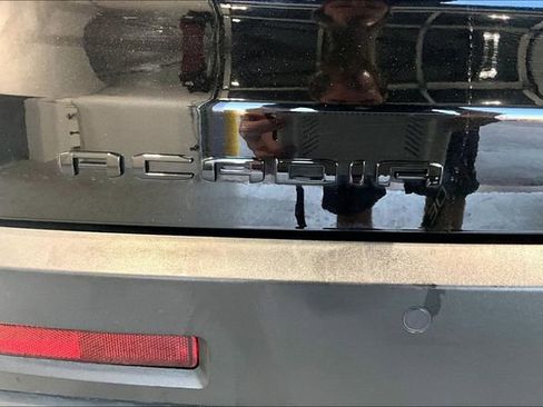 Used 2022 GMC Acadia SLE w/ GMC Pro Grade Package image 25