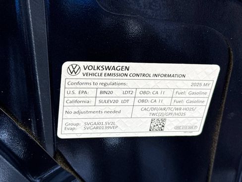 Used 2025 Volkswagen Taos SE AWD/4WD image 40