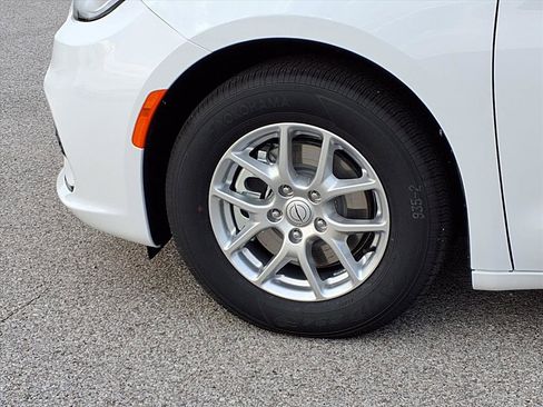 New 2026 Chrysler Pacifica Select image 24