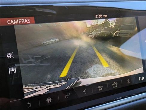 Used 2018 Land Rover Range Rover Velar R-Dynamic HSE image 12