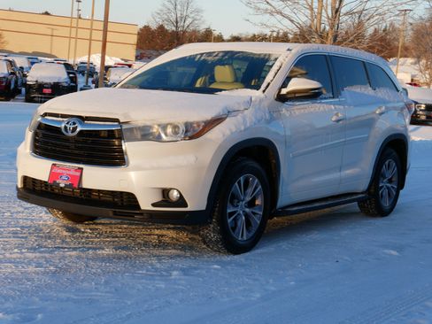 Used 2015 Toyota Highlander XLE image 3