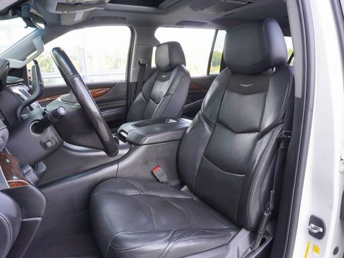 Used 2019 Cadillac Escalade ESV Premium Luxury image 30