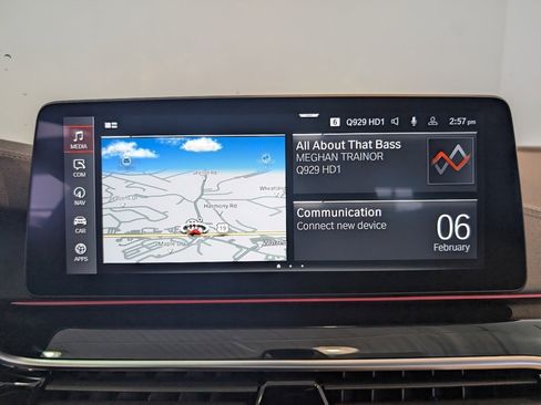 Used 2021 BMW M550i xDrive w/ Dynamic Handling Package image 19