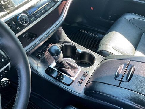 Used 2018 Toyota Highlander Limited AWD/4WD image 18