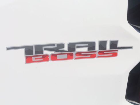 Used 2023 Chevrolet Colorado Trail Boss w/ Technology Package AWD/4WD image 32