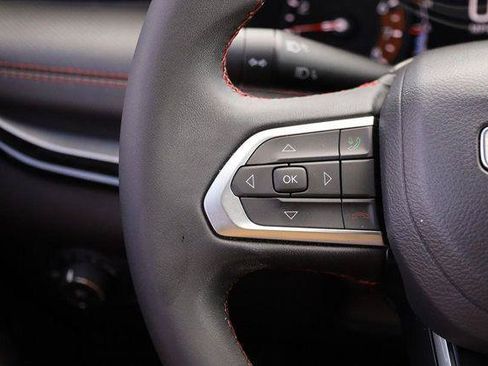 Used 2025 Jeep Compass Trailhawk AWD/4WD image 11