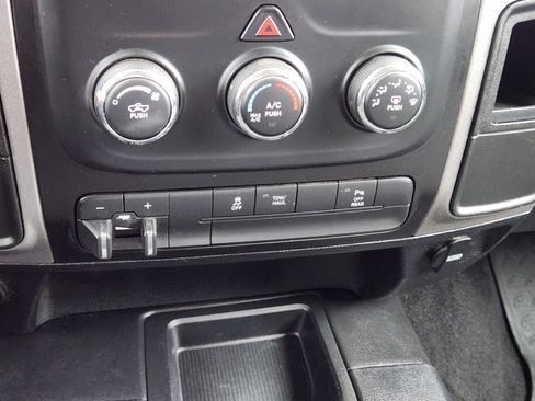 Used 2018 RAM 2500 Tradesman w/ Chrome Appearance Group image 19