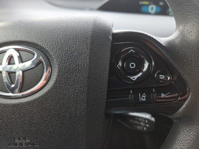 Used 2022 Toyota Prius LE FWD image 31