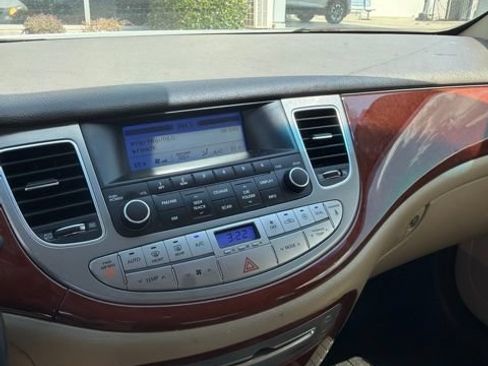 Used 2014 Hyundai Genesis 3.8 RWD image 6
