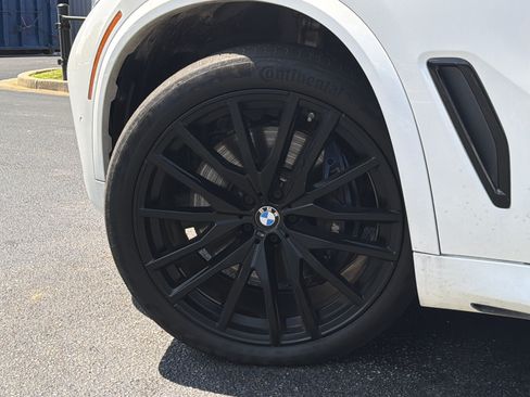 Used 2022 BMW X5 M50i w/ Executive Package AWD/4WD image 15
